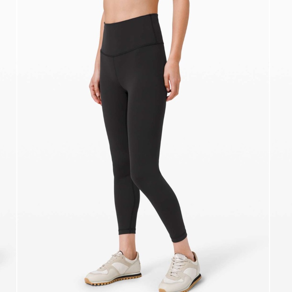 Lululemon Wunder Train High-Rise Tight 25"
Black size 2